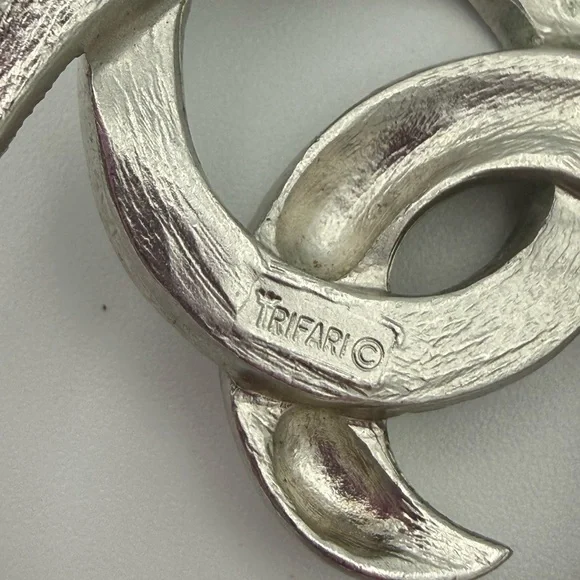 Vintage 1960s Crown Trifari Swirl Pendant Necklace - Picture 7 of 8